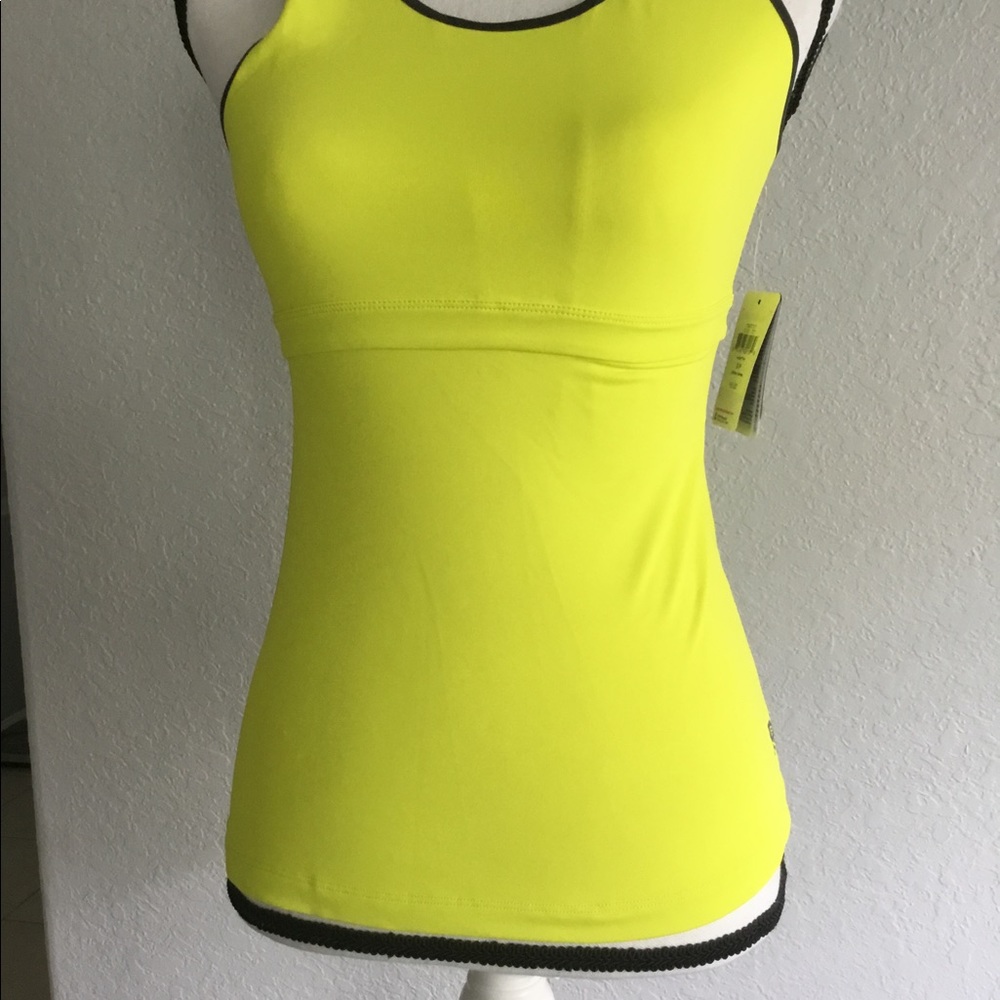 Mountain Hardware active wear top., petite small. - Picture 2 of 8